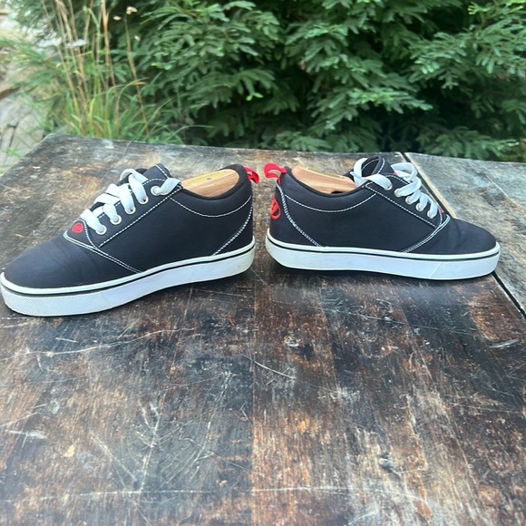 Heely’s rollers old school style sneaker with a wheel worn once men/youth size 4 - Picture 5 of 11